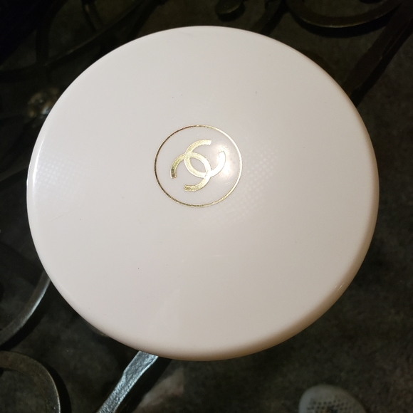 Chanel vintage #5 bath powder case. - Picture 3 of 4